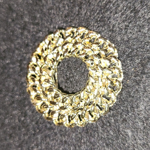 LIDZ Jewelry - Vintage LIDZ Bros NY Gold-tone Rope Chain Circle Wreath Brooch Scarf Pin Signed